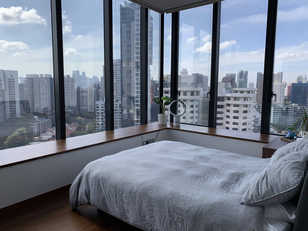 Firecrotch22 Reddit post, bedroom overlooking Singapore