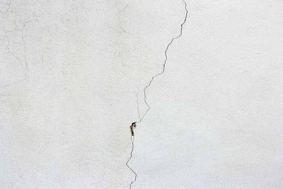 a crack in the wall render